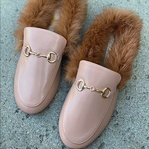 Nude fur pendant mule